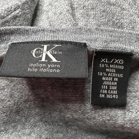 Calvin Klein Men's Gray Italian Yarn V-Neck Fuzzy Texture Pullover Sweater Sz M - Picture 9 of 10